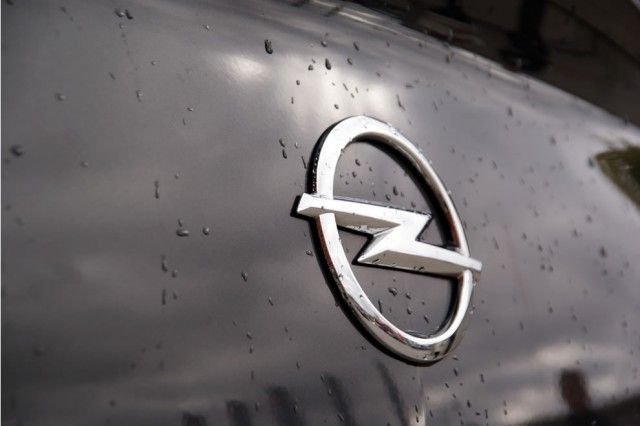 Opel Astra sedan - linia dachu