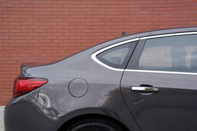 Opel Astra sedan - linia dachu