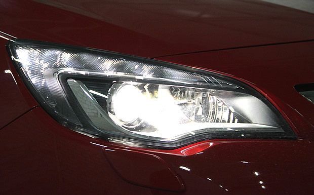 Opel Astra - reflektor ksenonowy