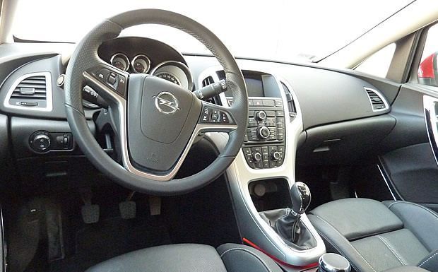 Opel Astra - wnętrze