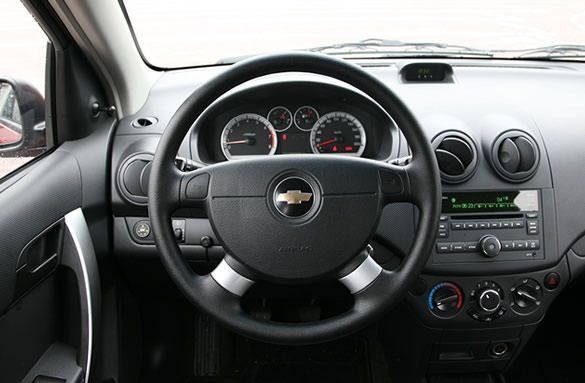 Chevrolet Aveo 1.2 - kokpit
