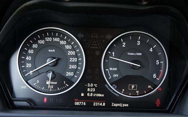 BMW 120d - zegary