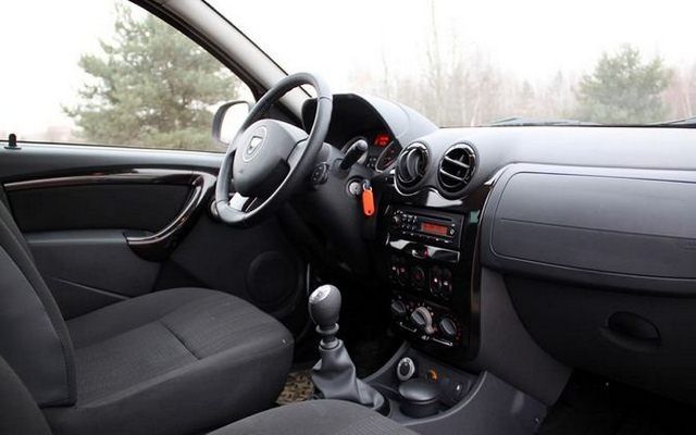 Dacia Duster 1.6 105 KM - wnętrze