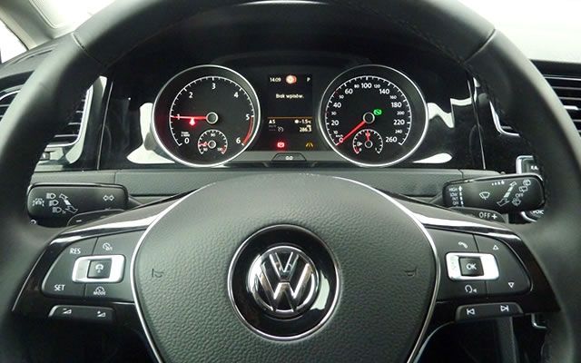Volkswagen Golf VII - wielofunkcyjna kierownica