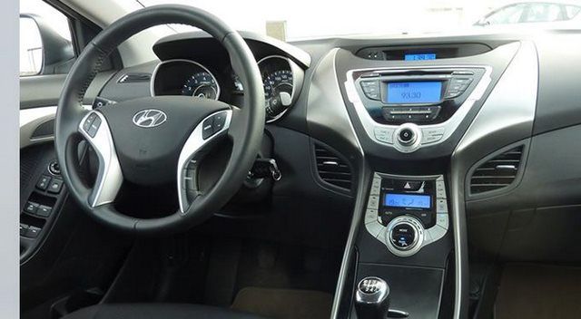 Hyundai Elantra - wnętrze