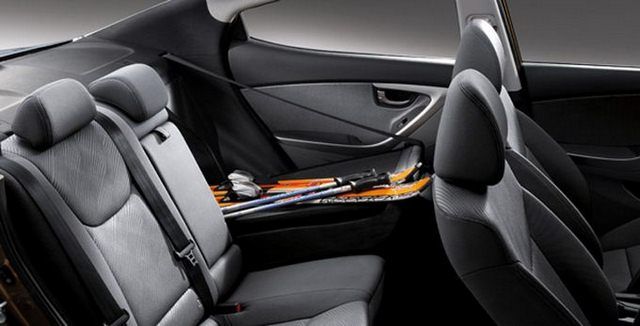 Hyundai Elantra - wnętrze/tylne siedzenia