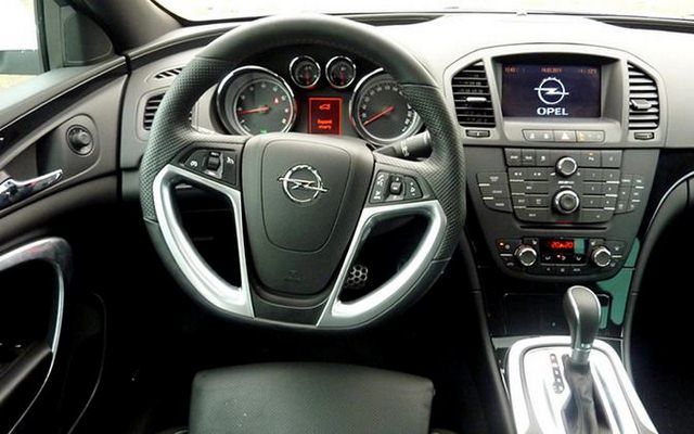 Wnętrze Insigni V6 - klimat auta luksusowego