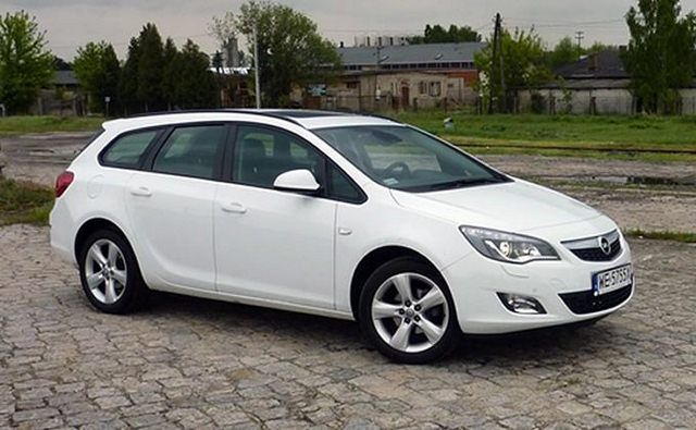 7. Opel Astra IV kombi 1.4 100 KM