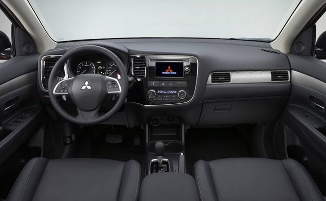 Nowy Mitsubishi Outlander - wnętrze