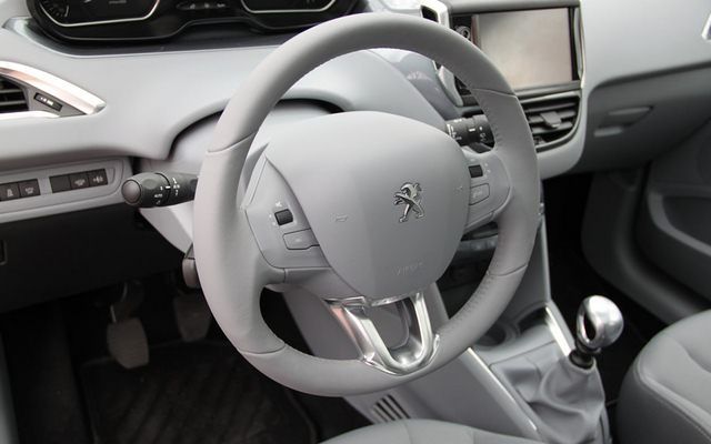 Peugeot 208 - kierownica