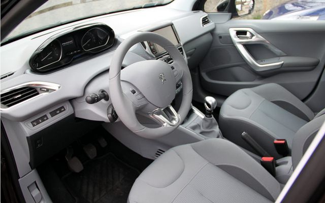 Peugeot 208 - wnętrze