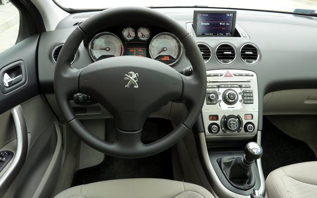 Peugeot 308 SW - kokpit
