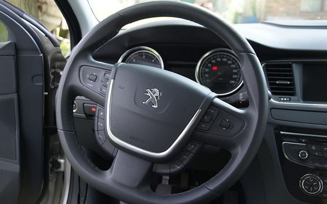 Peugeot 508 2.0 HDi - kierownica multifunkcyjna