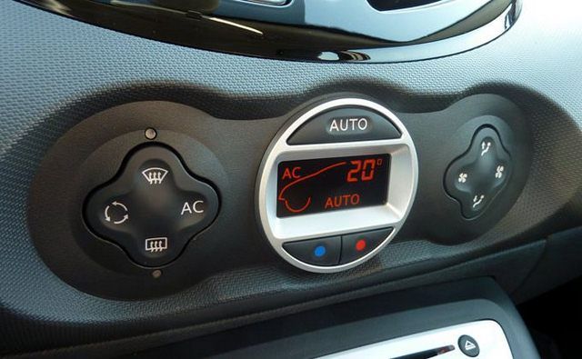 Renault Twingo 1.2 75 KM - klimatyzacja