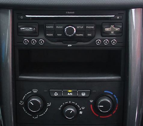 Peugeot 207 - konsola