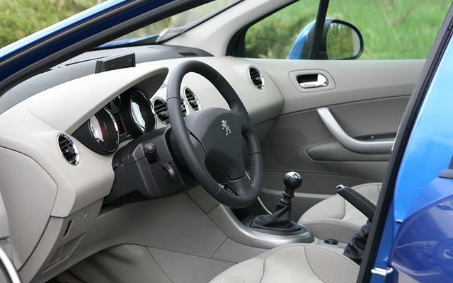 Peugeot 308 HDI - wnętrze wersji Premium