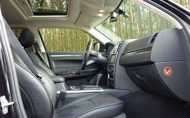 Chrysler 300C wnętrze