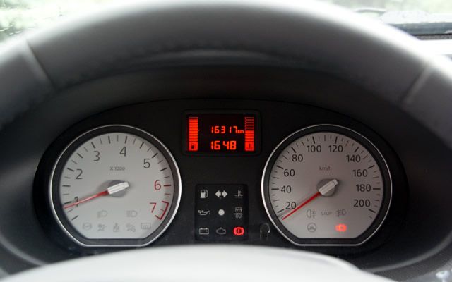 Test: Dacia Sandero LPG 1.2 75 KM - zegary