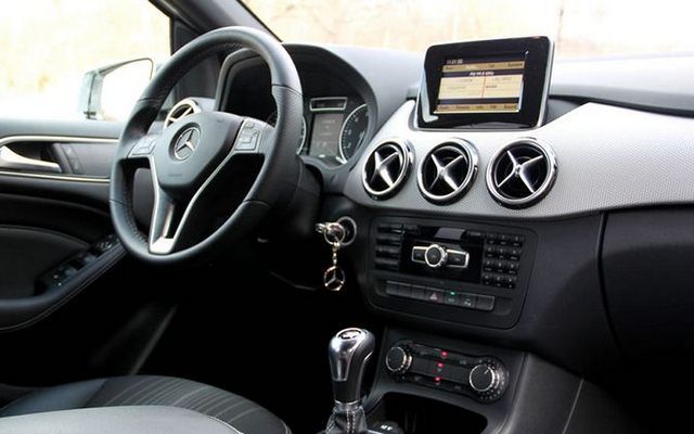 Mercedes B180 1.6 122 KM - wnętrze