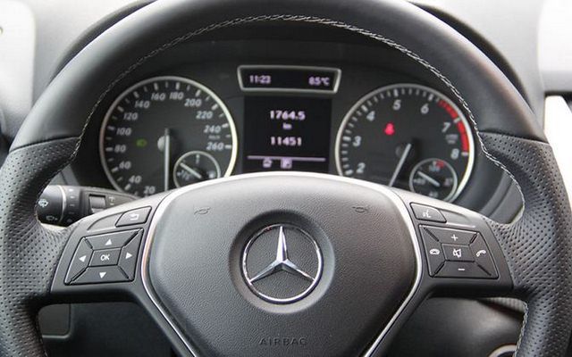 Mercedes B180 1.6 122 KM - kierownica wielofunkcyjna