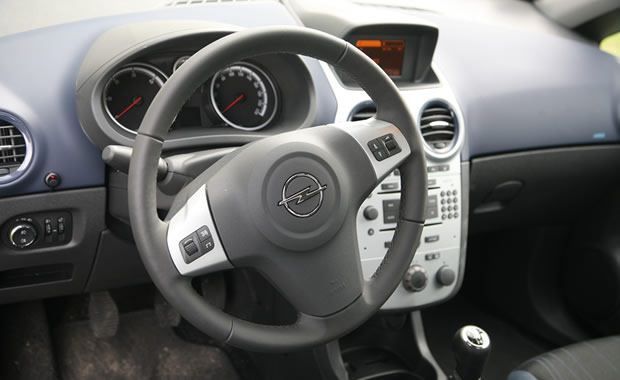 Opel Corsa ecoFlex - podgrzewana kierownica