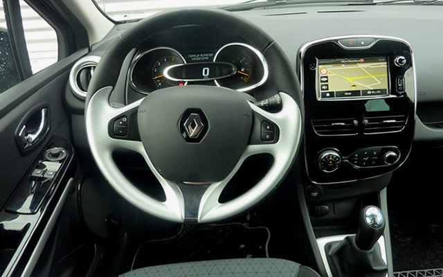 Renault Clio - kokpit