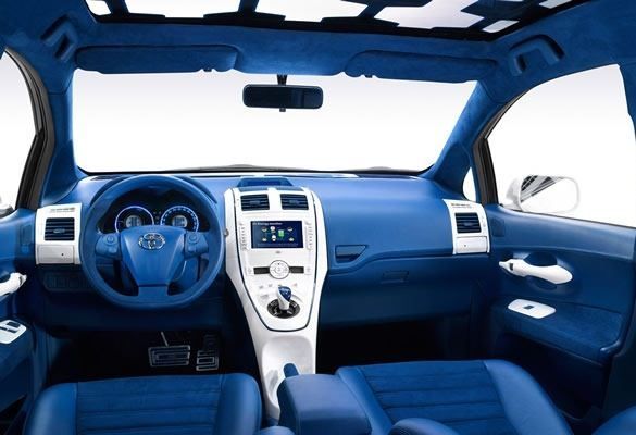 Toyota Auris z napędem hybrydowym - wnętrze