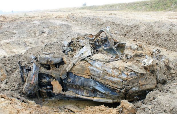 zakopany samochód - Toyota Camry