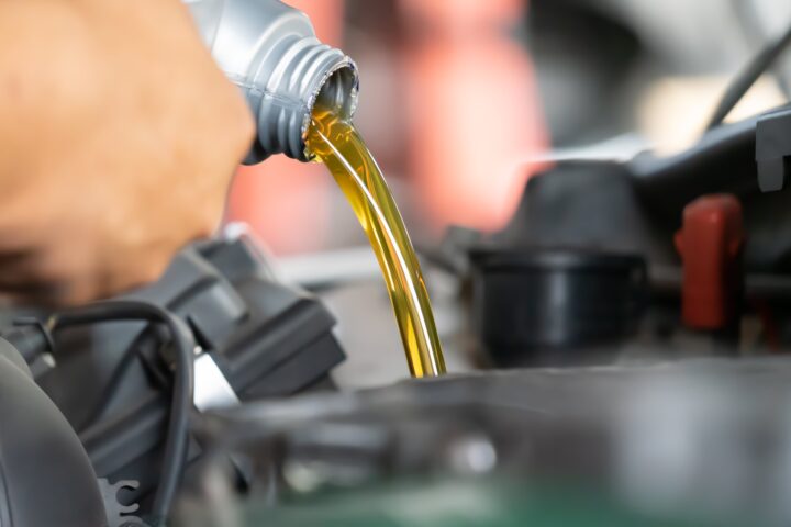 Jak wybrać olej do silnika dwusuwowego