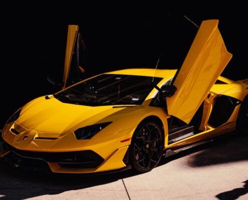 Ile jedzie Lamborghini Aventador?